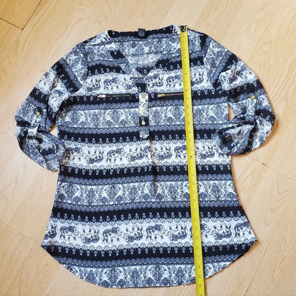 Rue21 Woman's Blouse Size L. - Picture 3 of 6